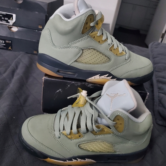 Jordan Green and Yellow Sneakers with Signature Mesh - Picture 3 of 6